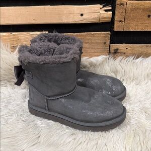 UGG‎ Mini Bailey Bow II Shimmer Ankle Boots Gray With Bows 1125795 Womens Size 9